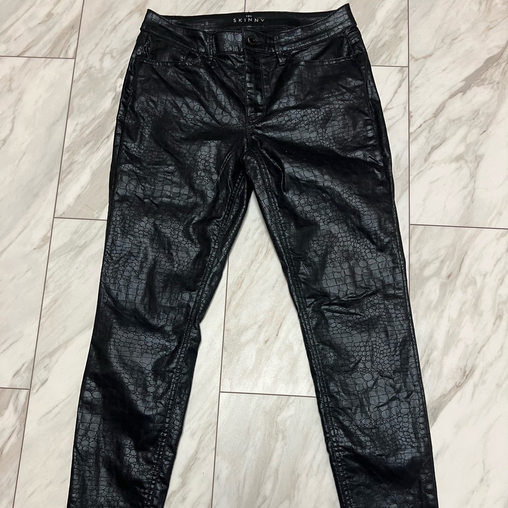 White House Black Market Black Textured The Skinny Shiny Croc Gator sz 8